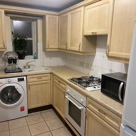 Large Double Bed And Bathroom Οξφόρδη Εξωτερικό φωτογραφία